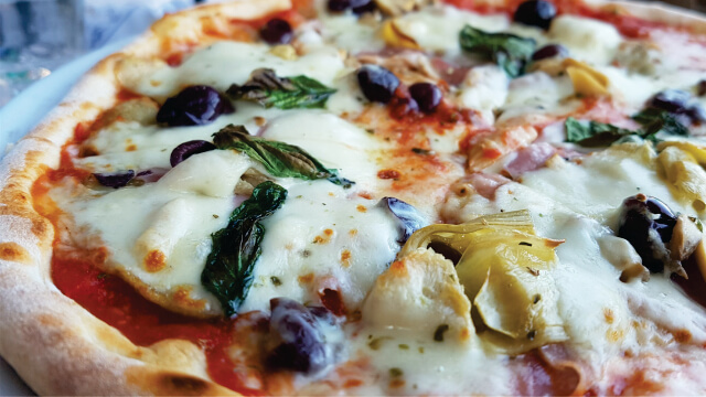 Pizza capricciosa